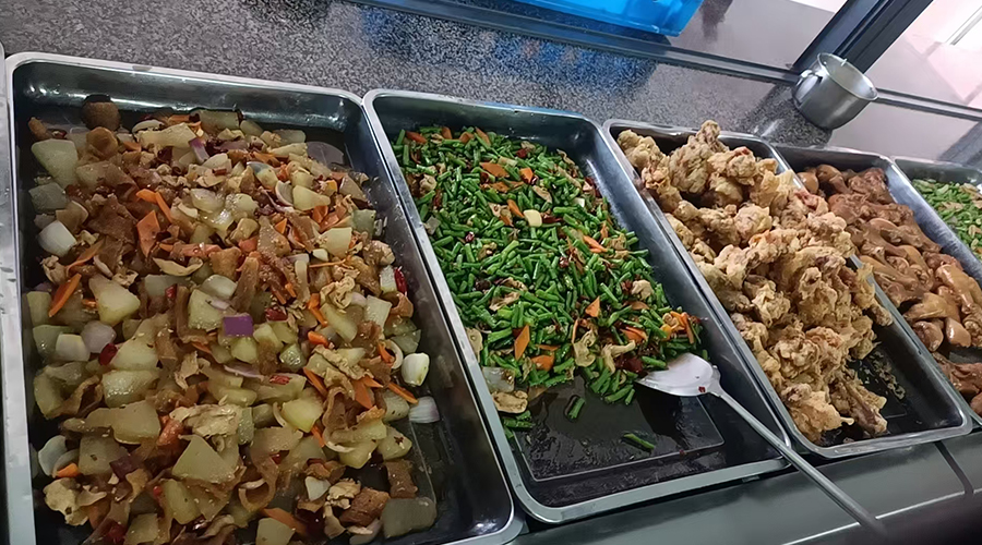 盛夏的來臨，金環(huán)電器關(guān)懷工人飲食
